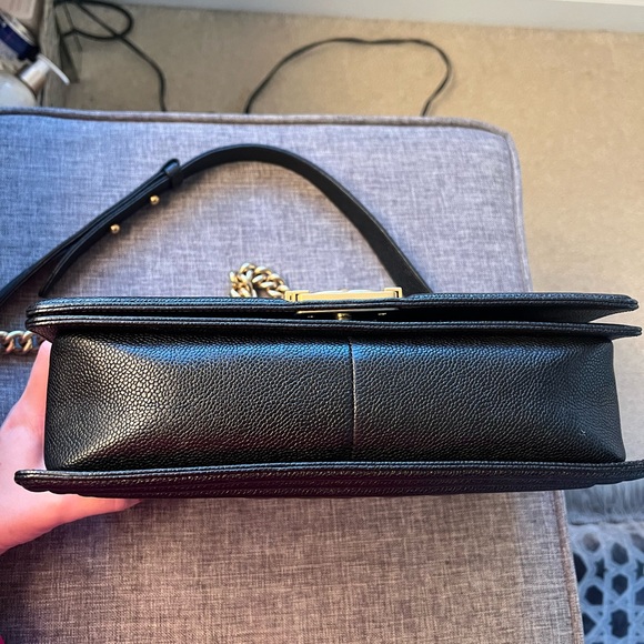 Chanel Medium Boy Bag with gold hardware - Picture 3 of 7